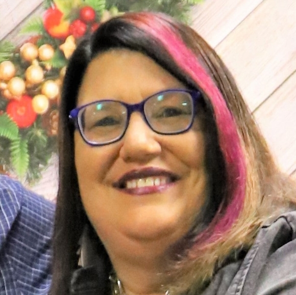 Meet your Posher, Shelia  Make a reasonable offer! - Picture 1 of 4